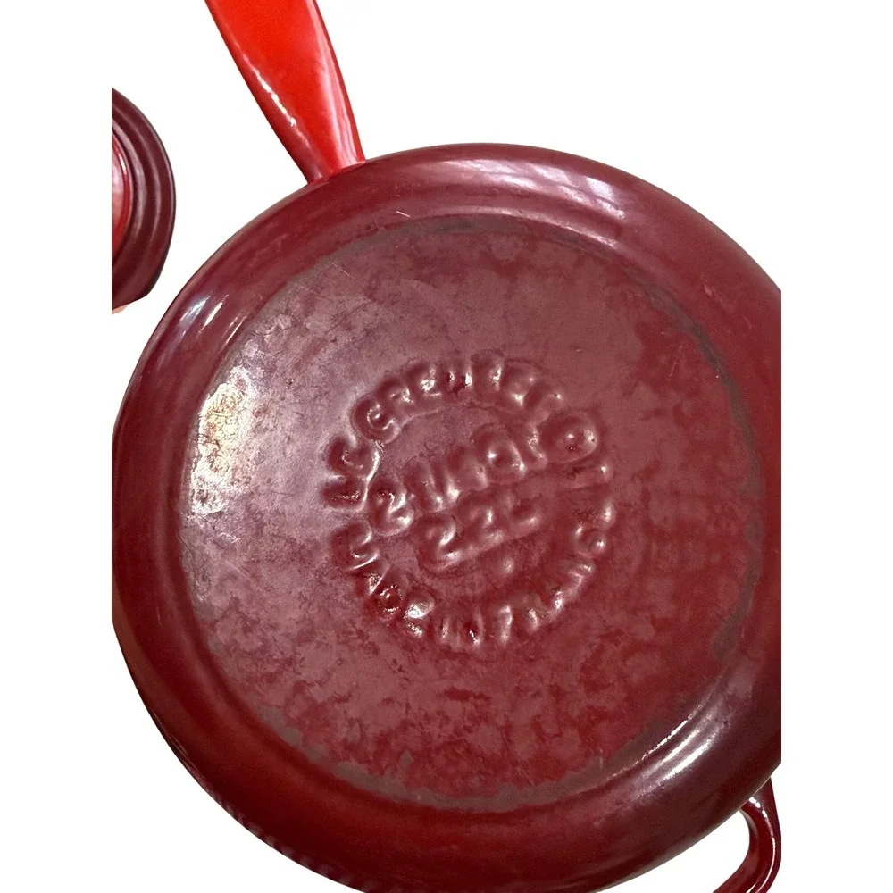 Le Creuset Signature Enameled Cast‎ Iron Saucepan 2 1/4 Qt Cerise Red W/Lid